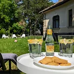 Magyaros-szecesszios
