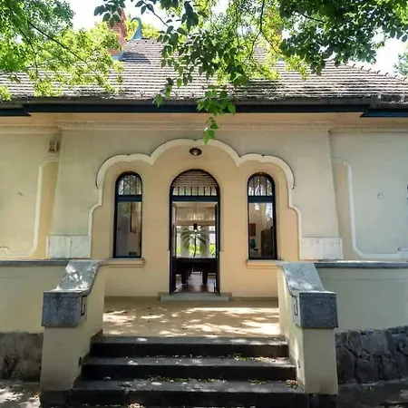 Magyaros-szecesszios Apartman