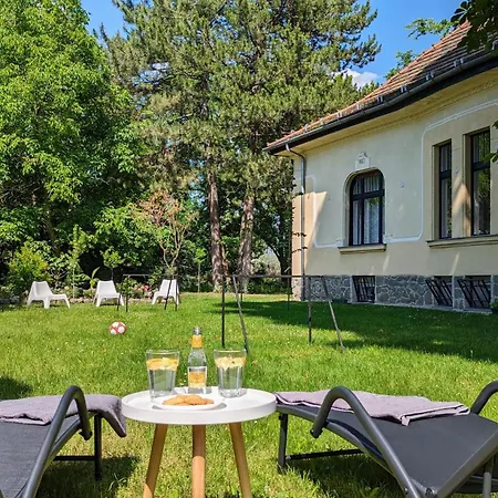Magyaros-szecesszios Apartman Budapest