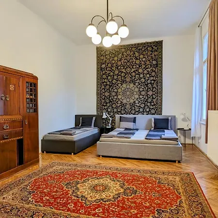 Magyaros-szecesszios